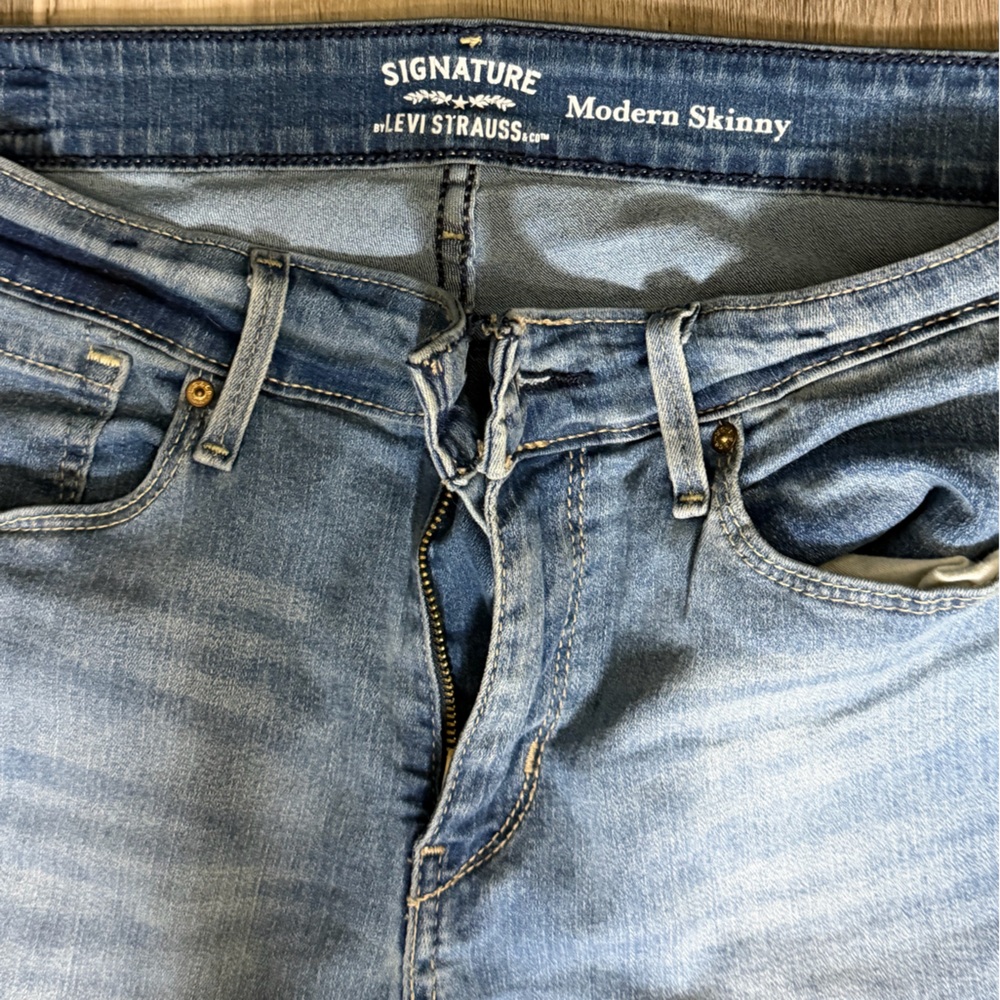 Levi's Signature Modern Skinny Jeans in Light Blue